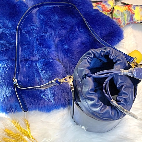 Royal Blue Round Shape Patent Patent Leather Bag - Picture 7 of 8